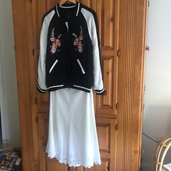 Embroidered baseball style jacket. White/black w/ gorgeous floral embroidery - Picture 2 of 13